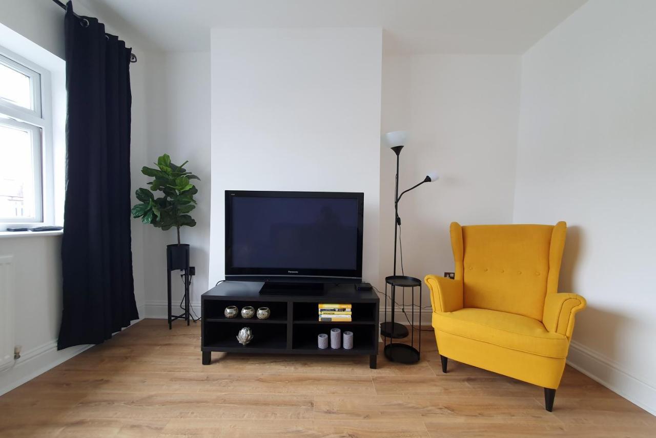 One Bed Apartment With Sofa Bed ランディドノー エクステリア 写真